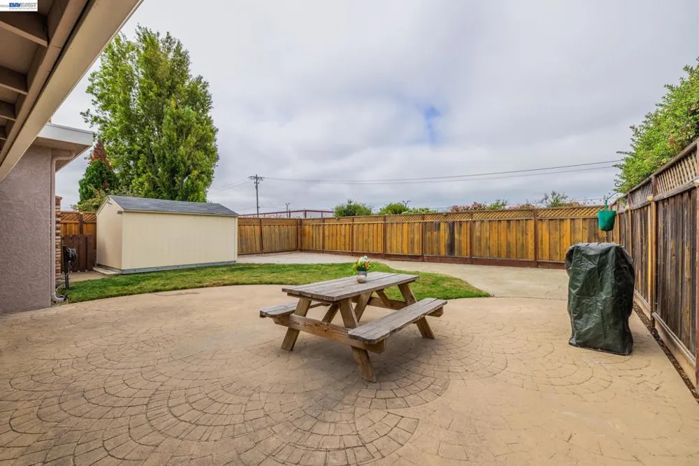 15743 Via Sorrento San Lorenzo, CA 94580