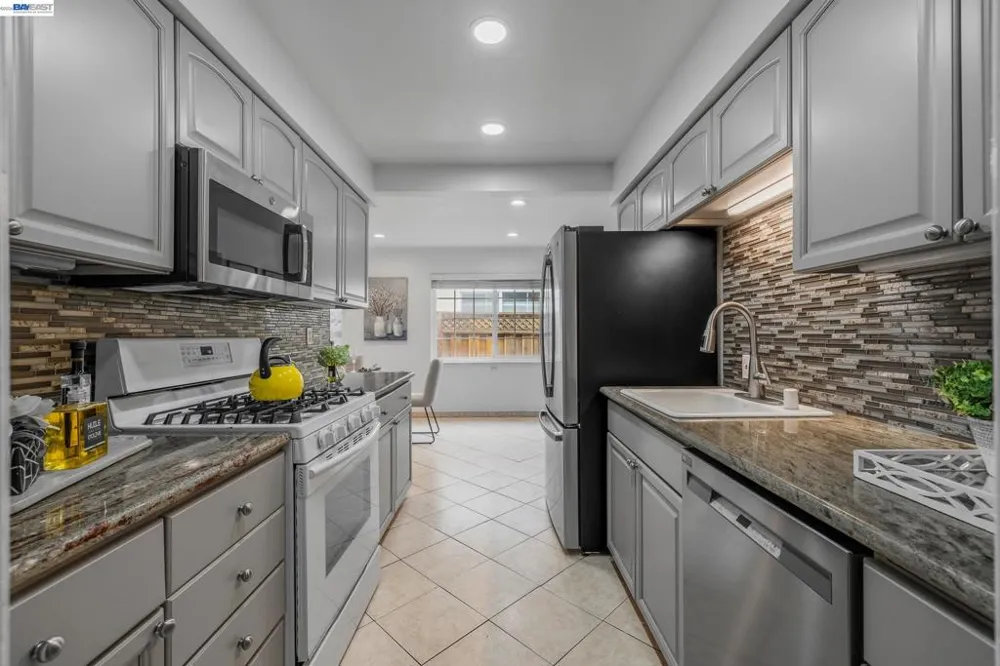15743 Via Sorrento San Lorenzo, CA 94580