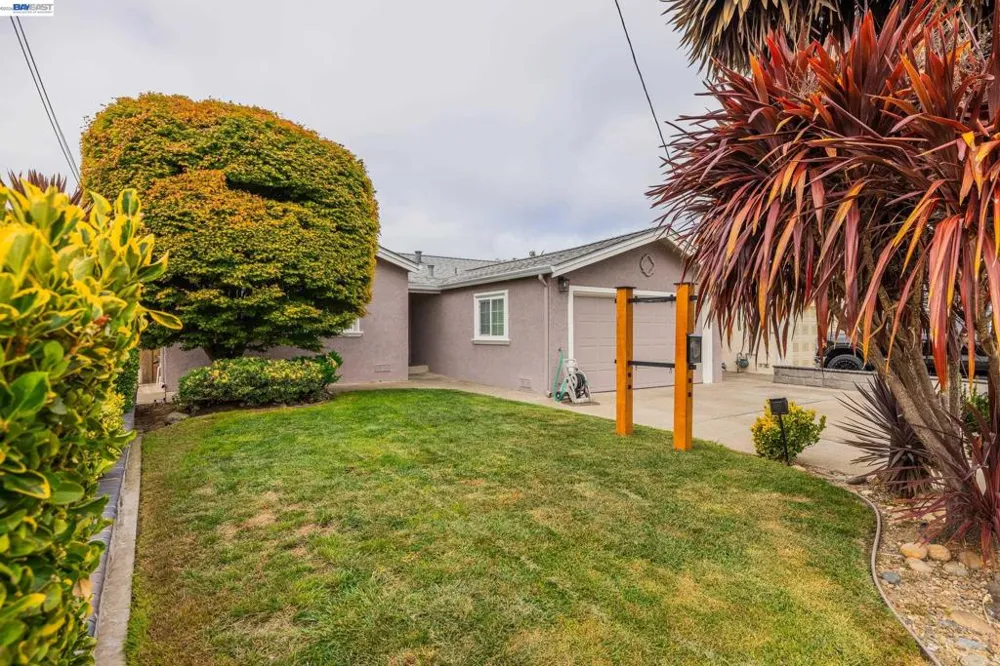 15743 Via Sorrento San Lorenzo, CA 94580