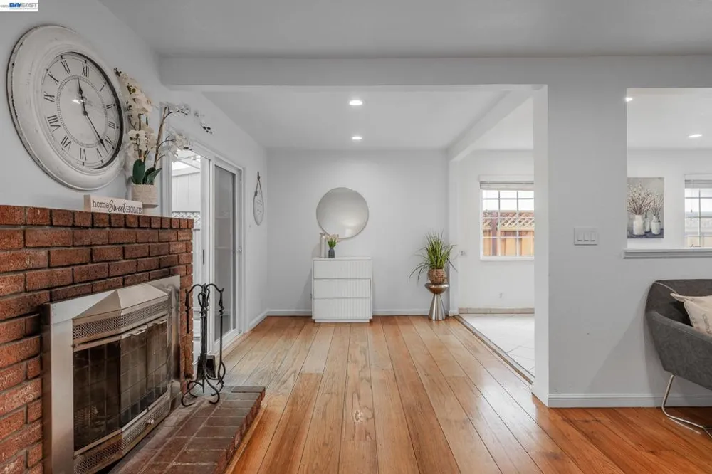 15743 Via Sorrento San Lorenzo, CA 94580