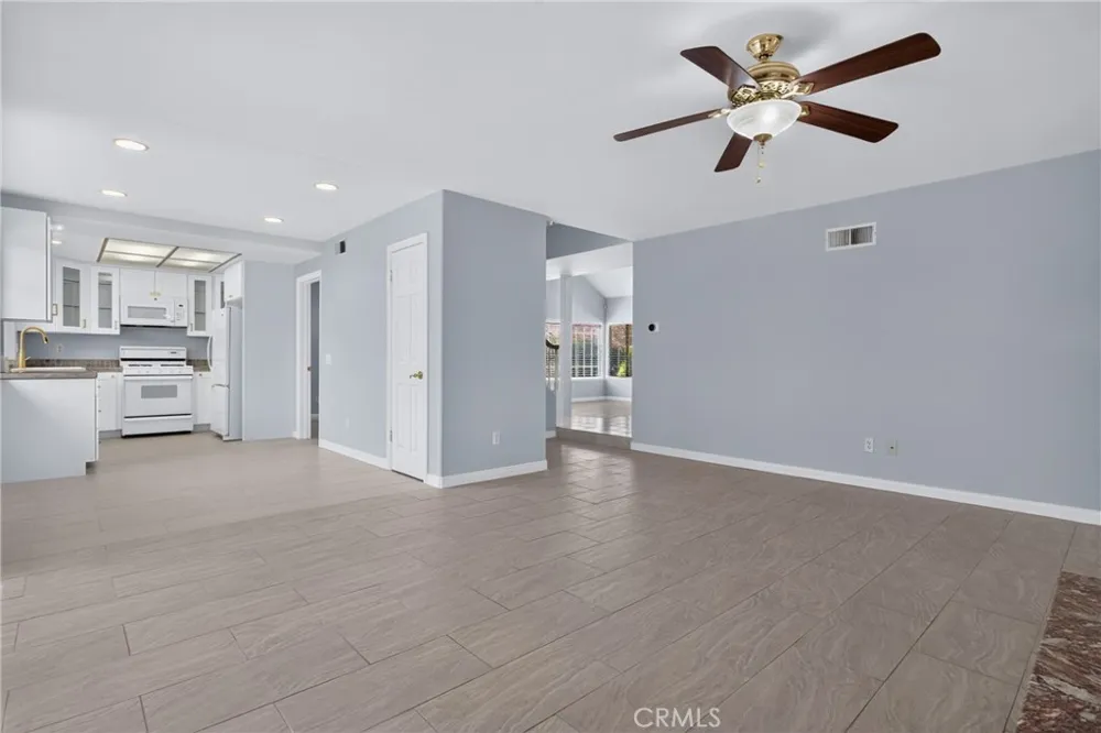 10000 Limerick Avenue Chatsworth, CA 91311