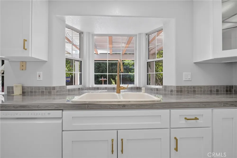10000 Limerick Avenue Chatsworth, CA 91311