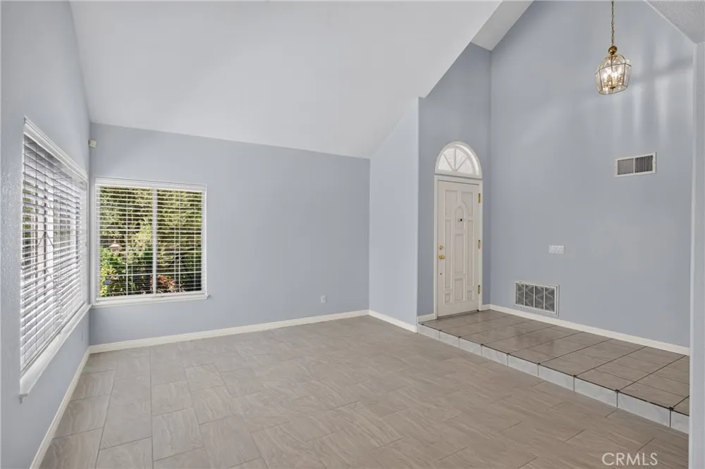 10000 Limerick Avenue Chatsworth, CA 91311