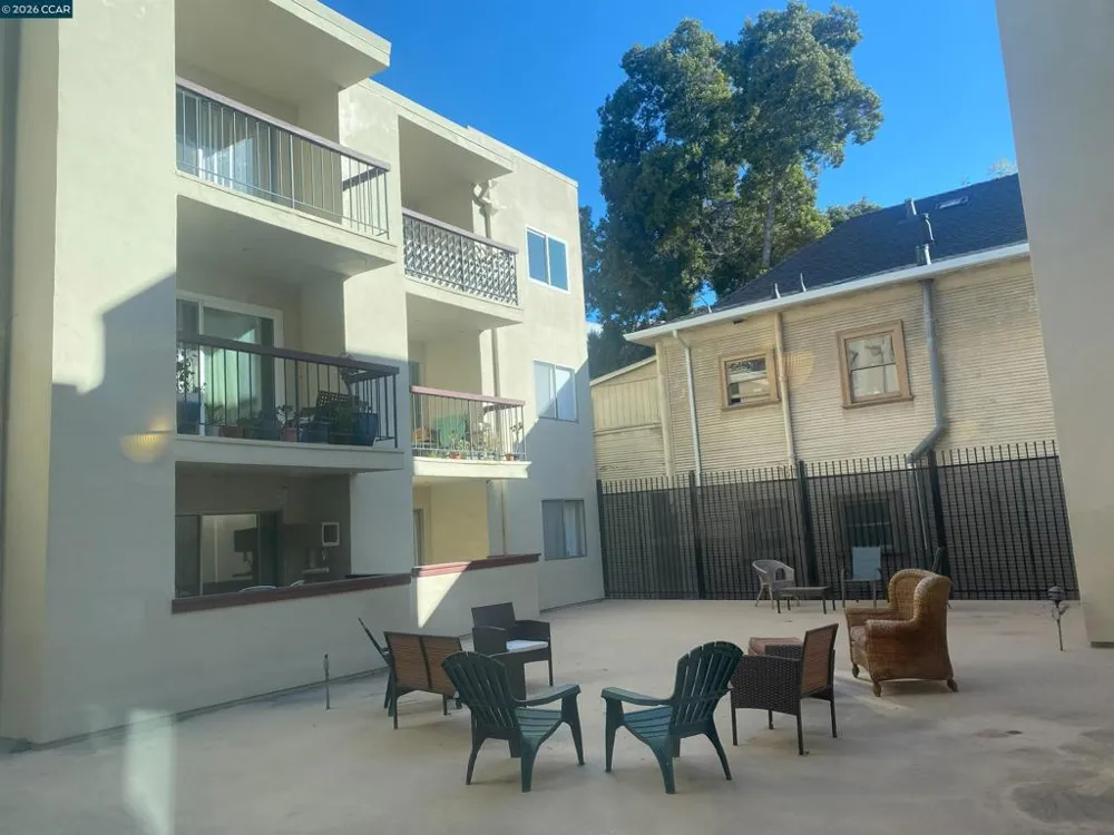 155 Pearl St Oakland, CA 94611