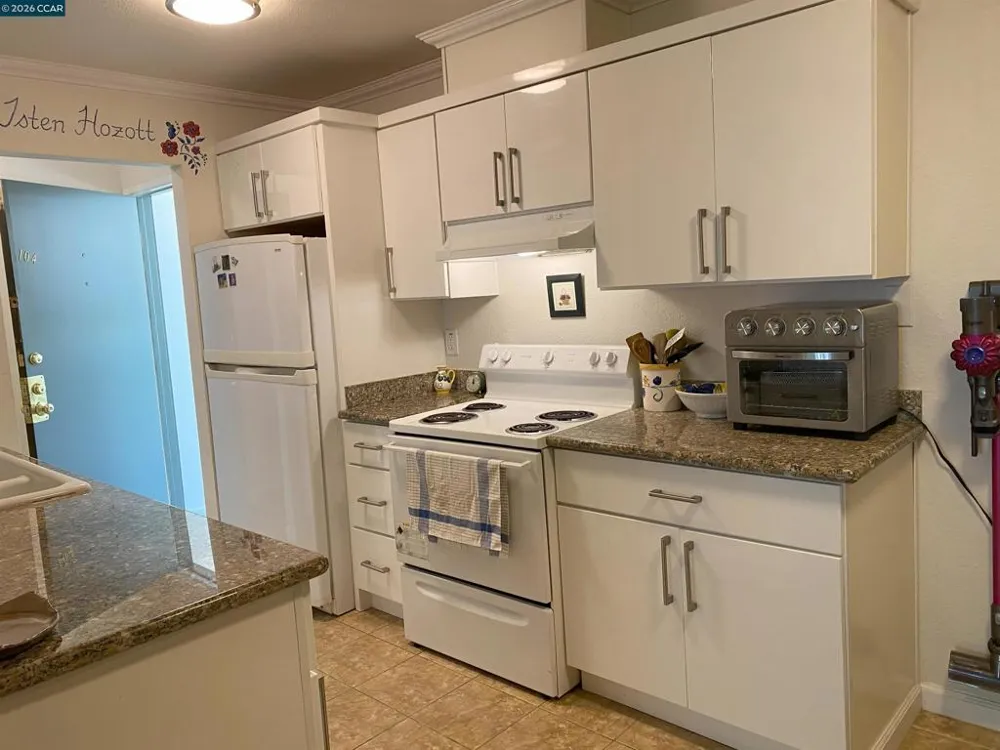 155 Pearl St Oakland, CA 94611
