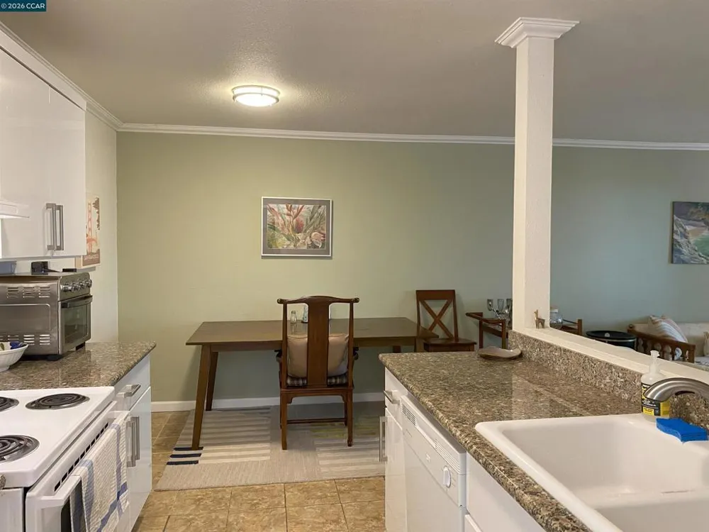 155 Pearl St Oakland, CA 94611