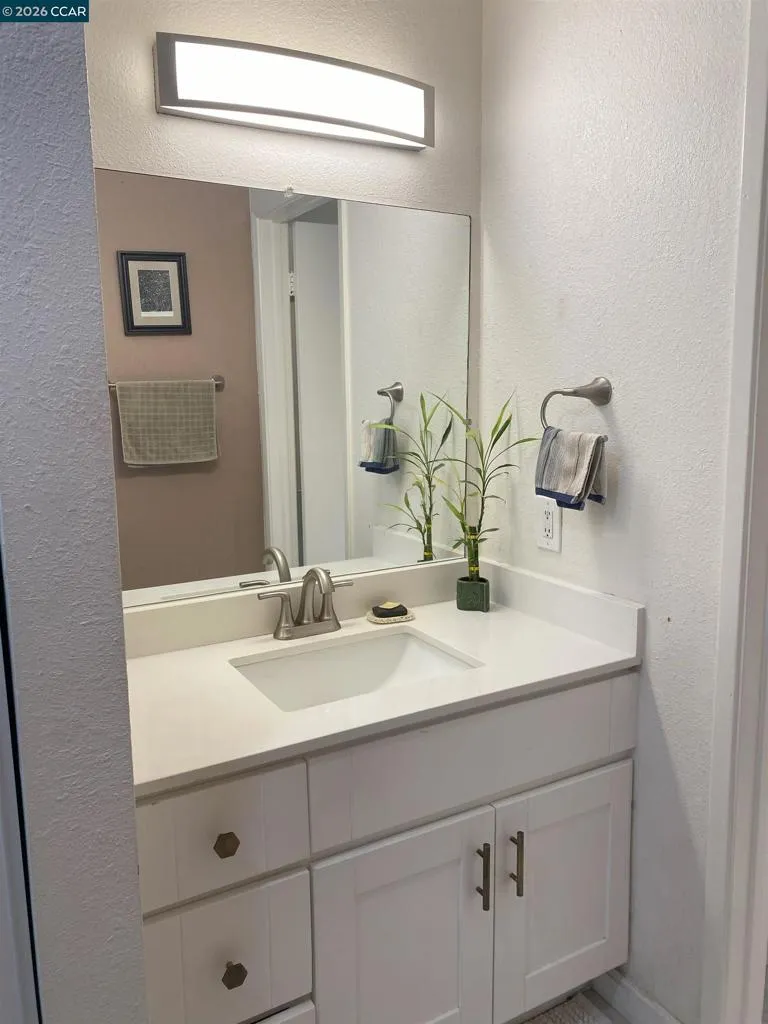 155 Pearl St Oakland, CA 94611