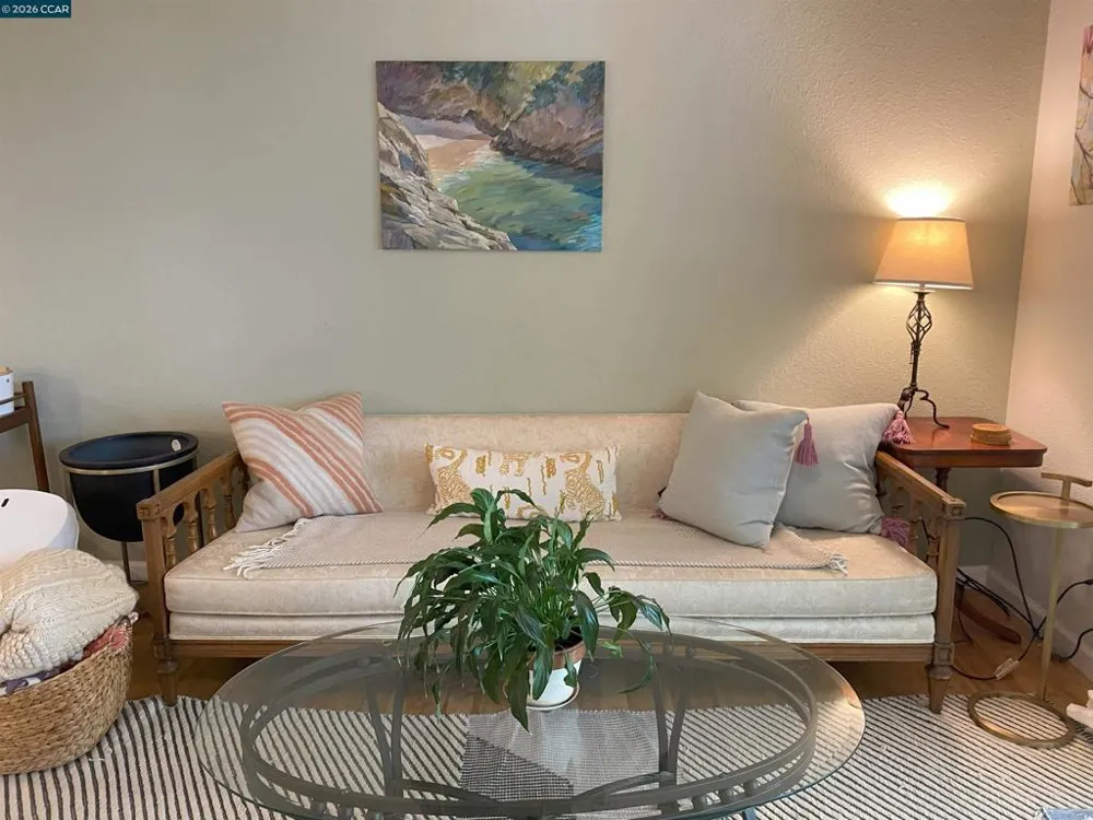 155 Pearl St Oakland, CA 94611