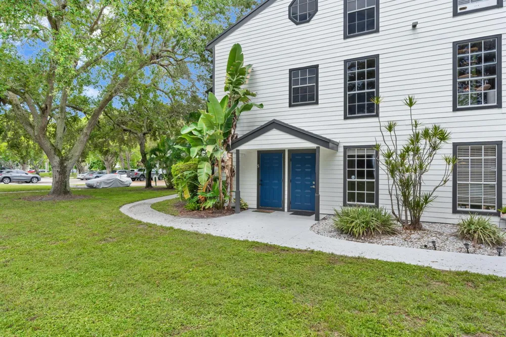 5063 HEATHERHILL LANE #60 Boca Raton, FL 33486
