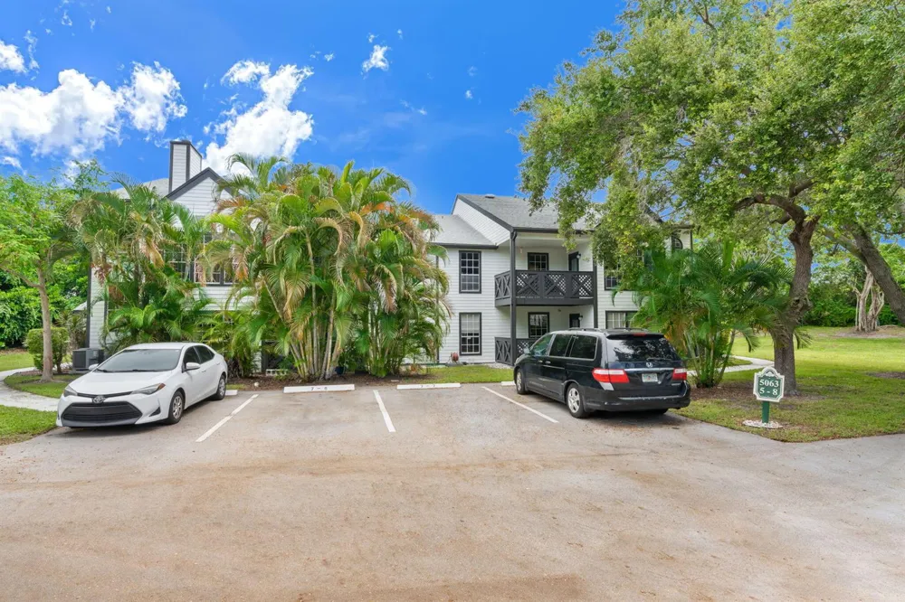 5063 HEATHERHILL LANE #60 Boca Raton, FL 33486
