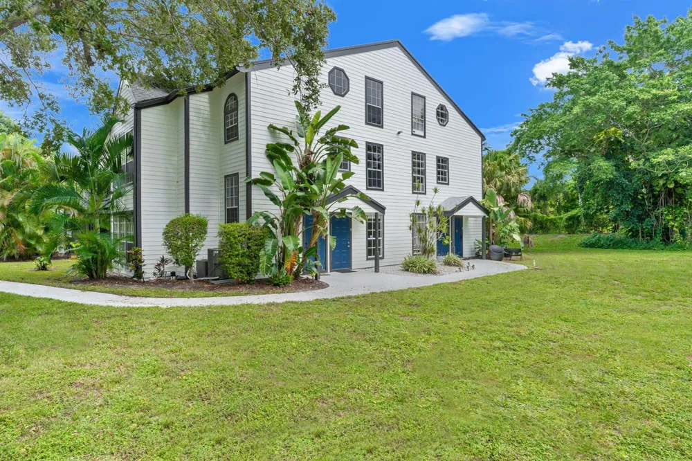 5063 HEATHERHILL LANE #60 Boca Raton, FL 33486