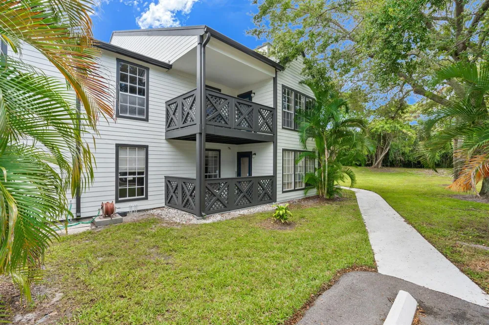 5063 HEATHERHILL LANE #60 Boca Raton, FL 33486