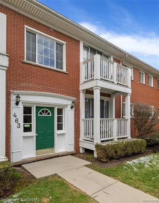 463 Eton Street Birmingham City, MI 48009