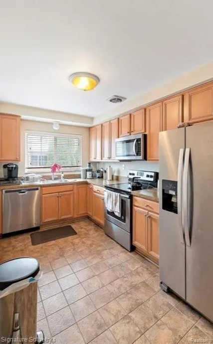 463 Eton Street Birmingham City, MI 48009