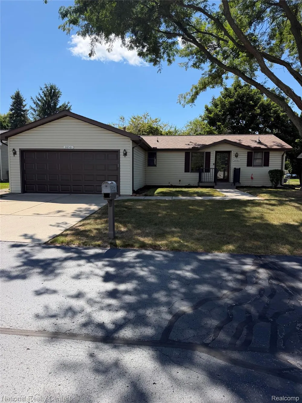 38561 Deer Creek Boulevard Westland City, MI 48185