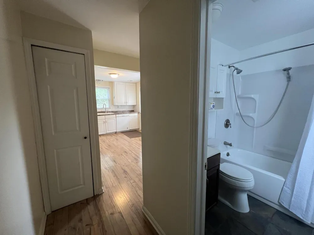 686 Troywood Drive Troy City, MI 48083