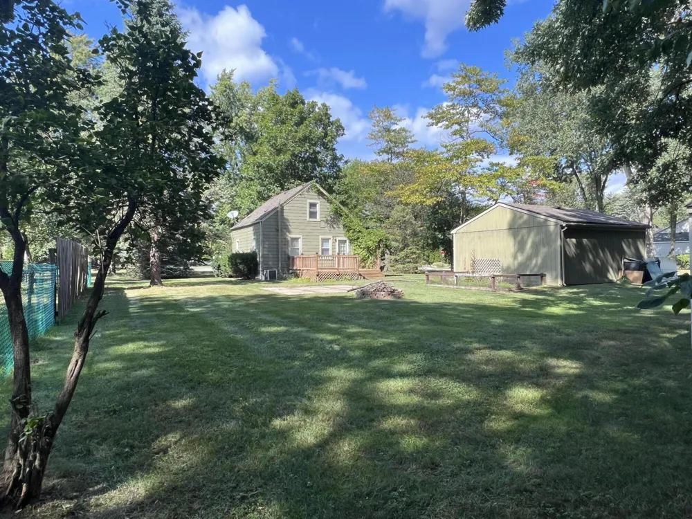 686 Troywood Drive Troy City, MI 48083