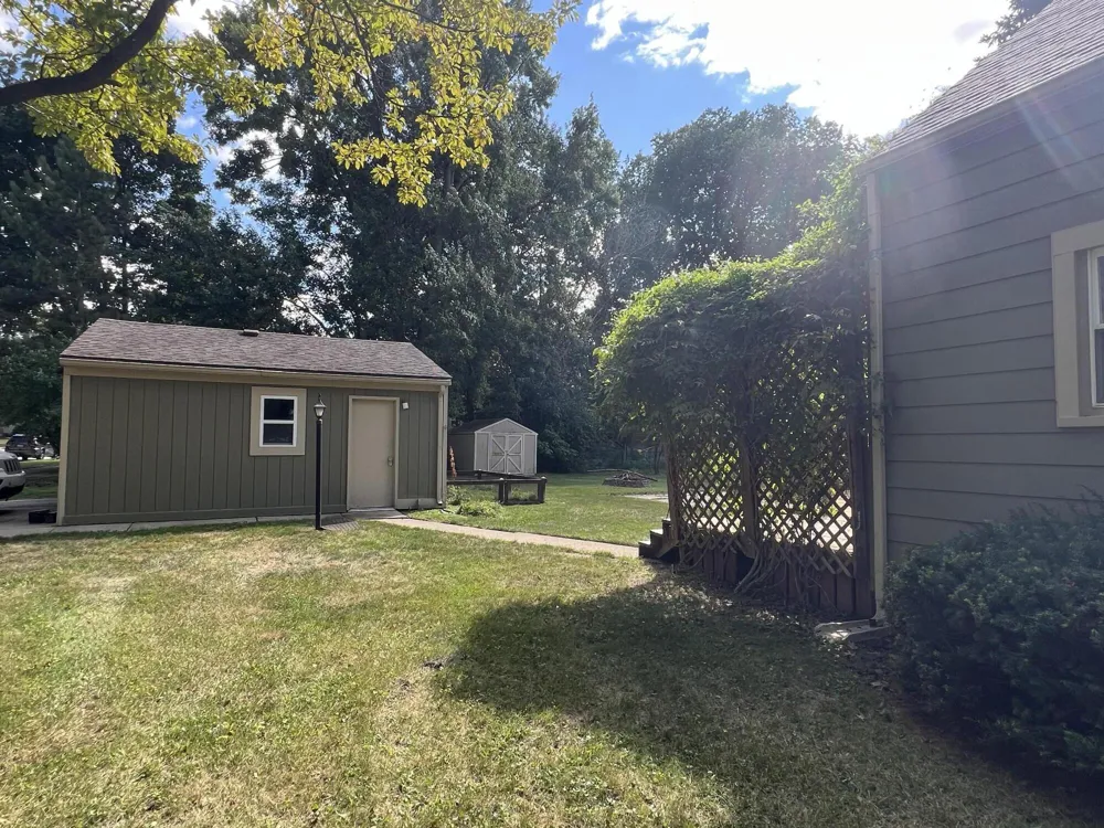 686 Troywood Drive Troy City, MI 48083