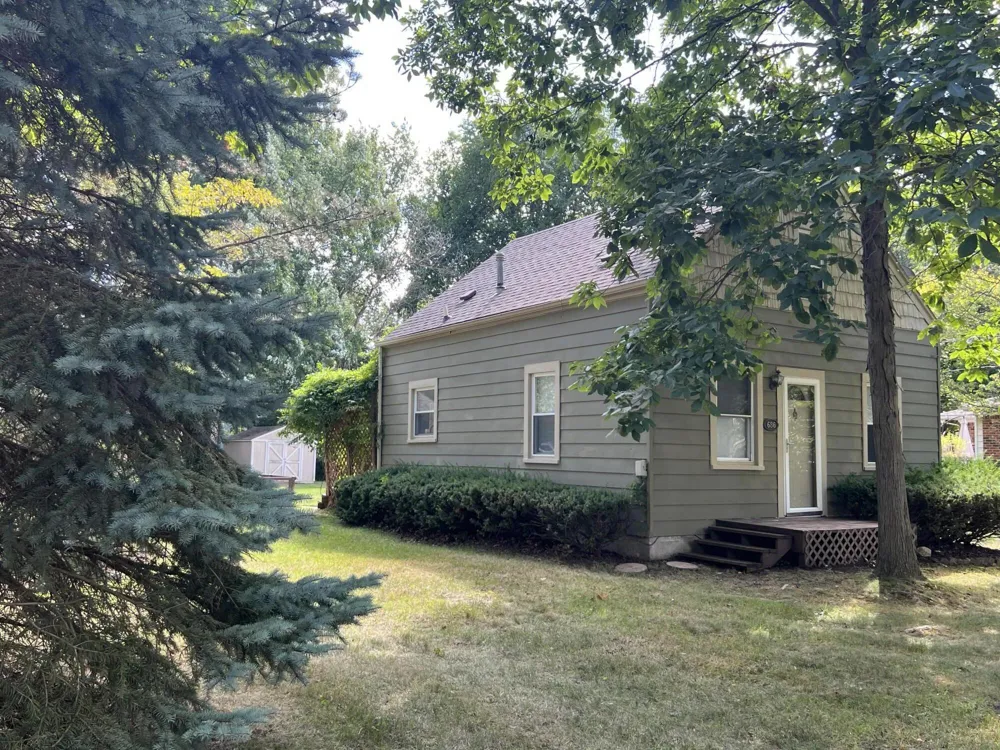 686 Troywood Drive Troy City, MI 48083