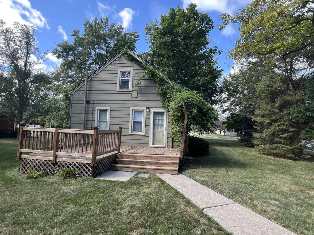 686 Troywood Drive Troy City, MI 48083