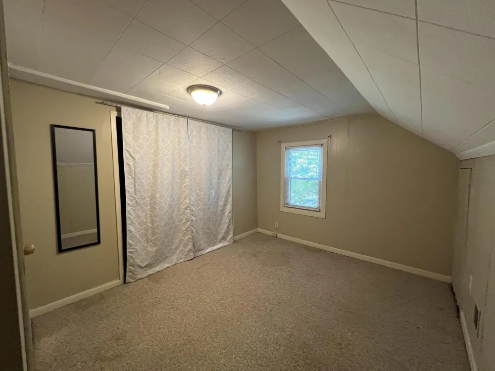 686 Troywood Drive Troy City, MI 48083