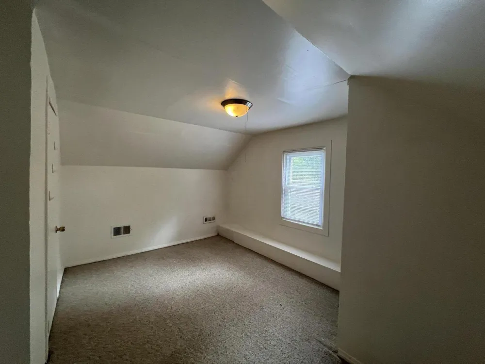 686 Troywood Drive Troy City, MI 48083