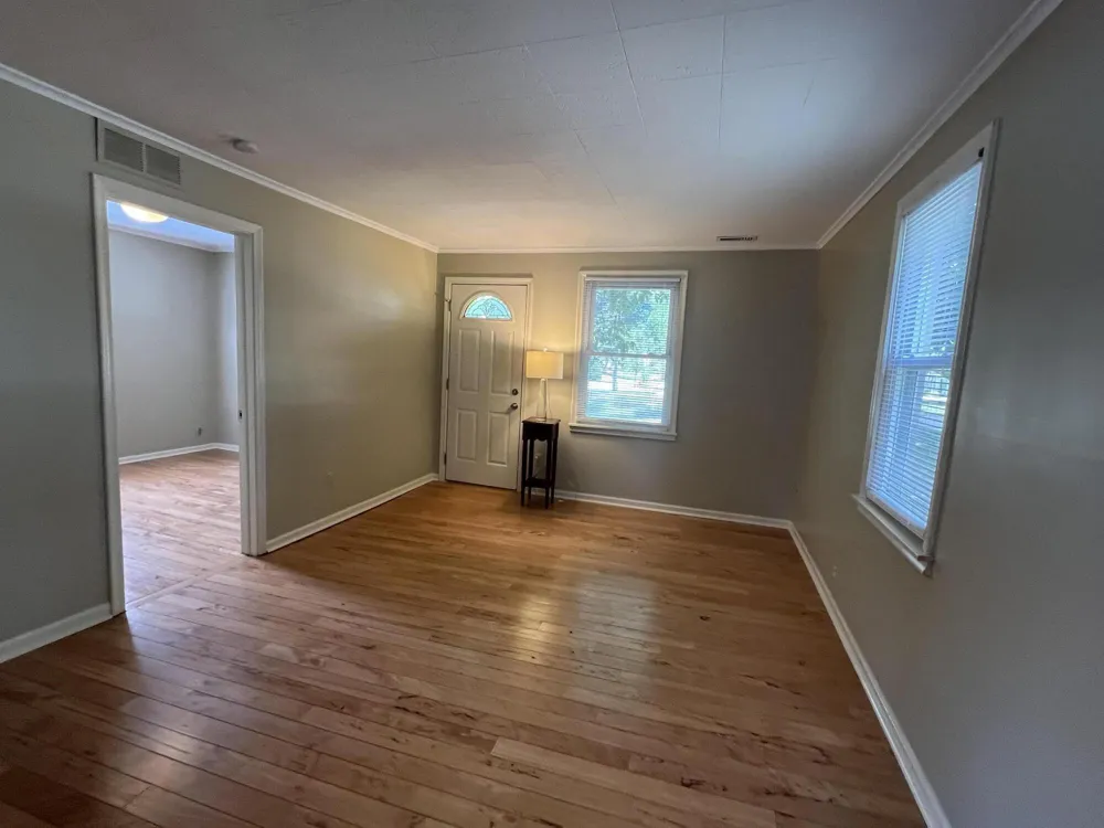 686 Troywood Drive Troy City, MI 48083