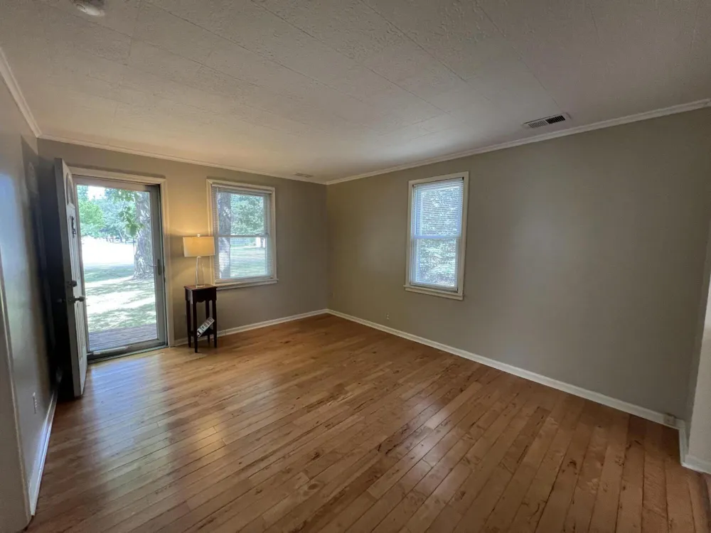 686 Troywood Drive Troy City, MI 48083