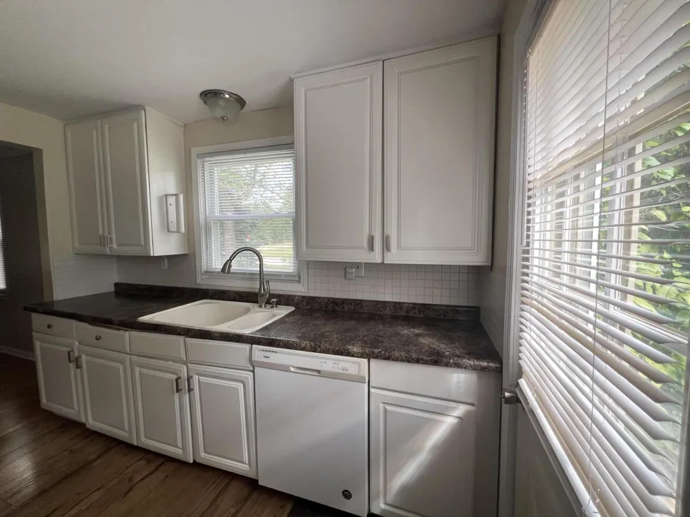 686 Troywood Drive Troy City, MI 48083