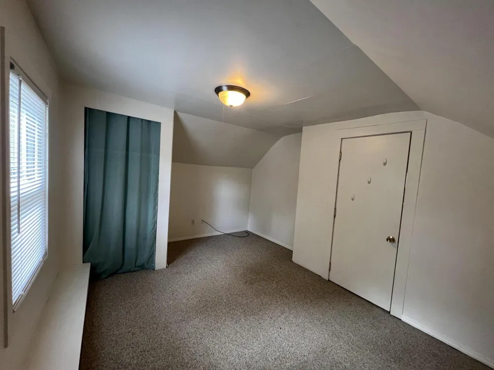 686 Troywood Drive Troy City, MI 48083