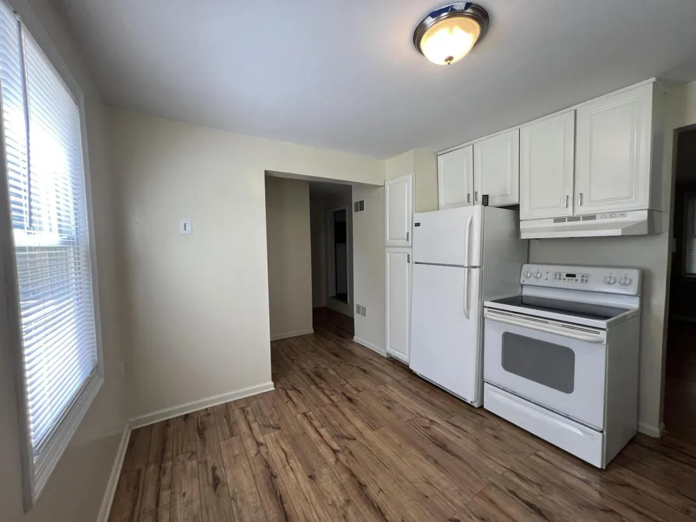686 Troywood Drive Troy City, MI 48083