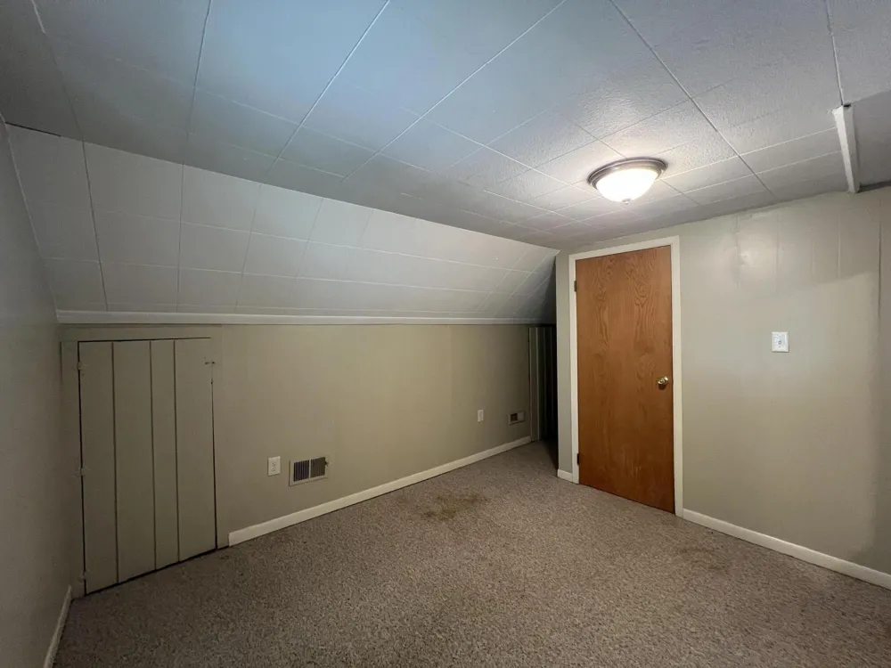 686 Troywood Drive Troy City, MI 48083