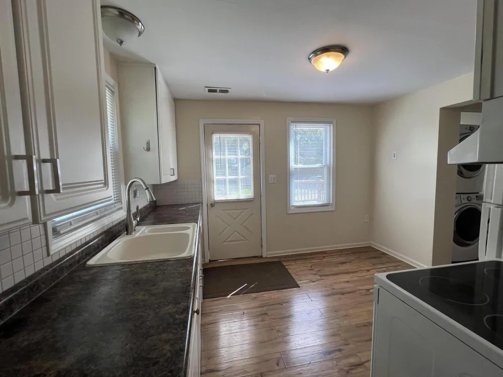 686 Troywood Drive Troy City, MI 48083