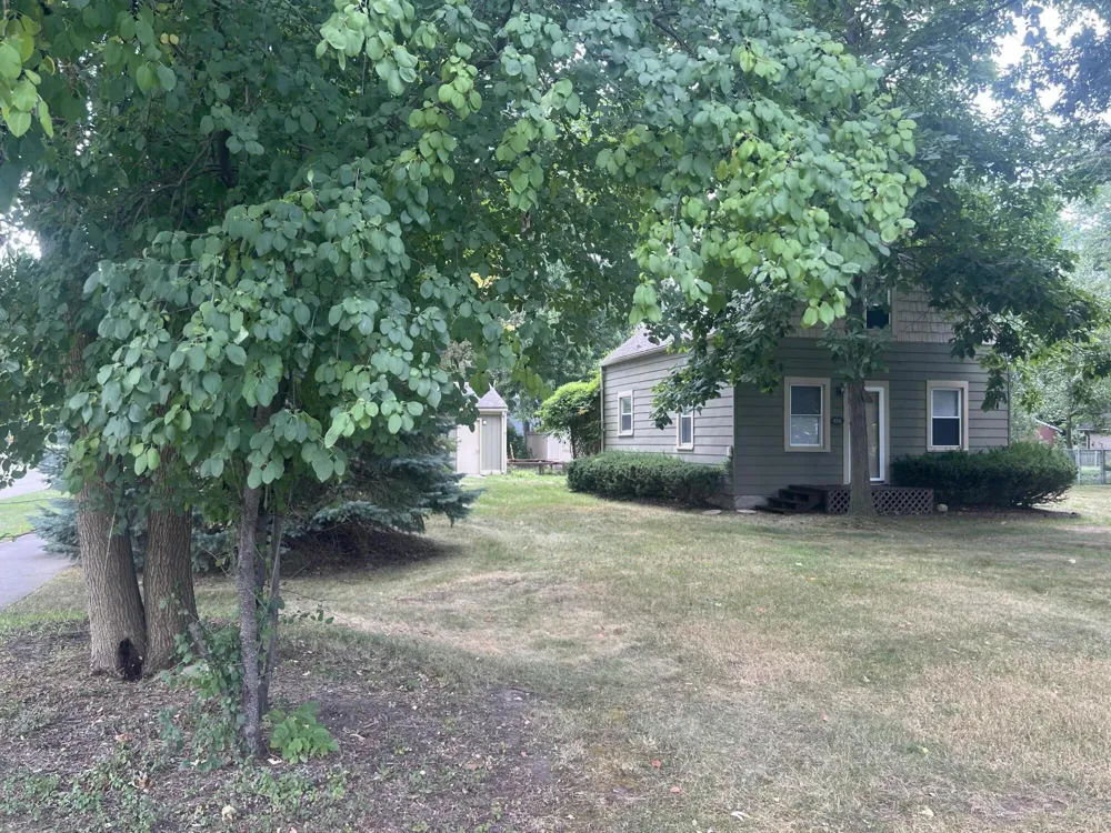 686 Troywood Drive Troy City, MI 48083