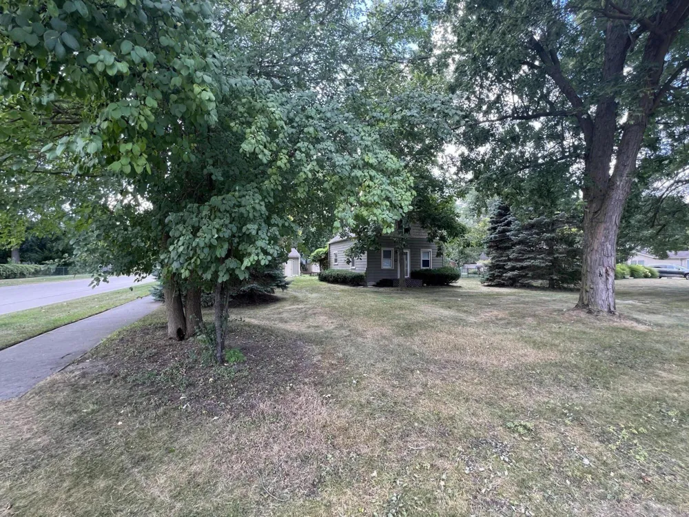 686 Troywood Drive Troy City, MI 48083