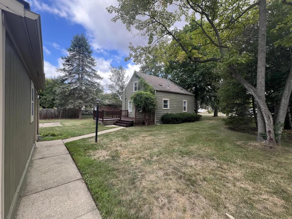 686 Troywood Drive Troy City, MI 48083