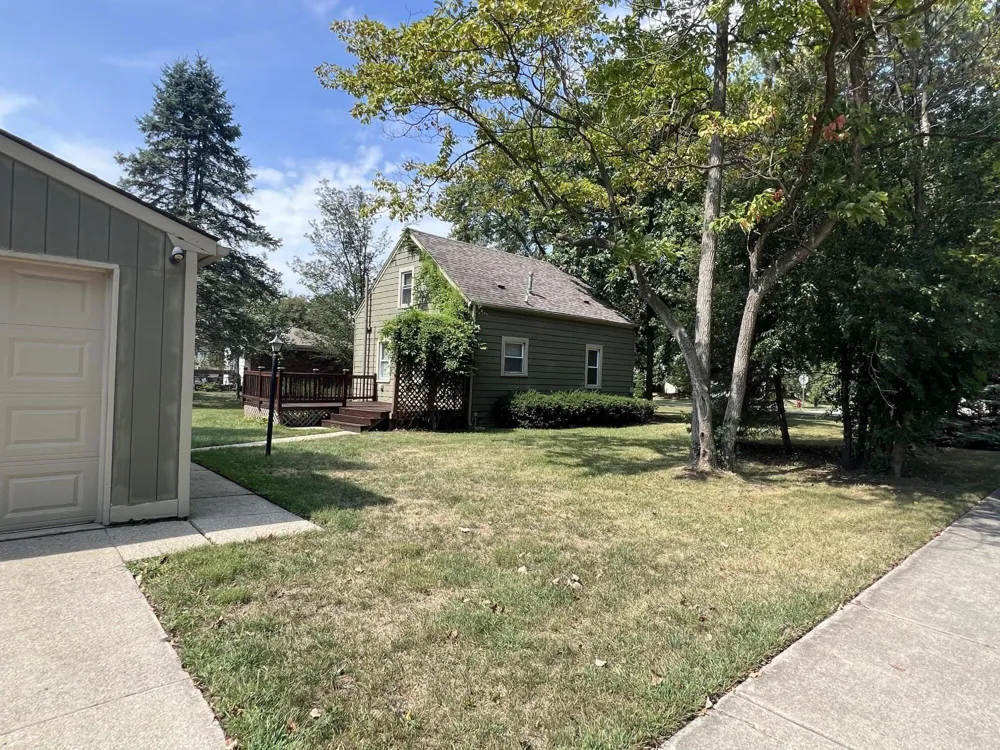 686 Troywood Drive Troy City, MI 48083