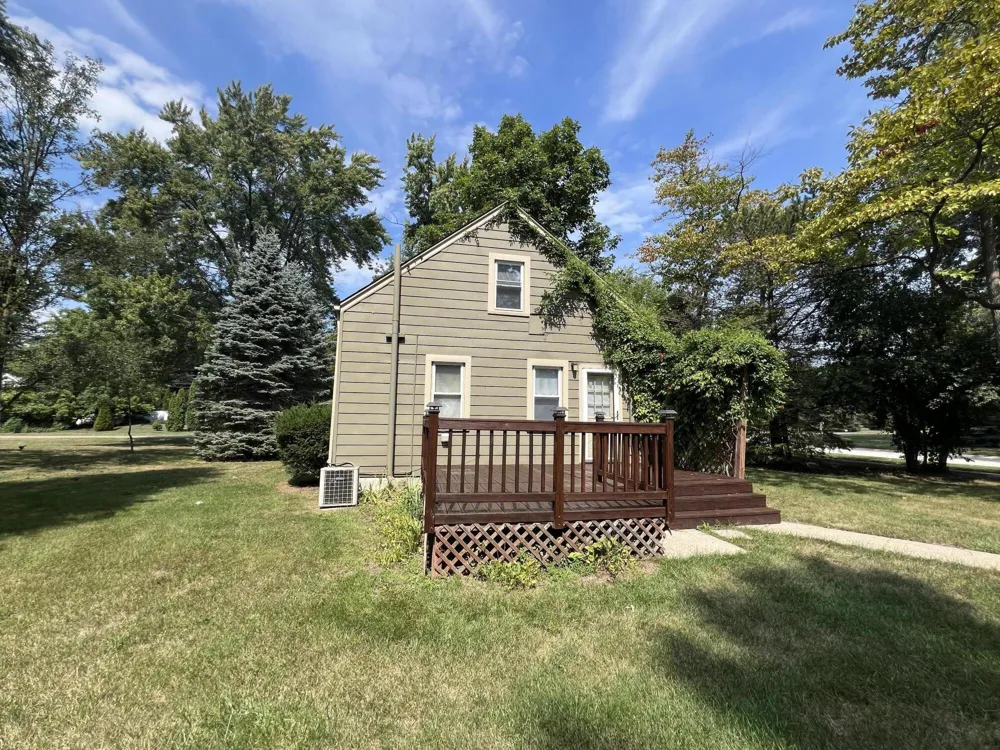 686 Troywood Drive Troy City, MI 48083