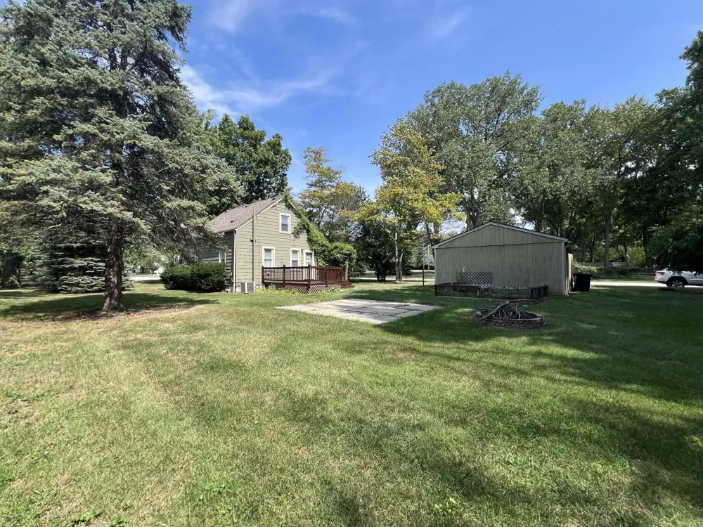 686 Troywood Drive Troy City, MI 48083