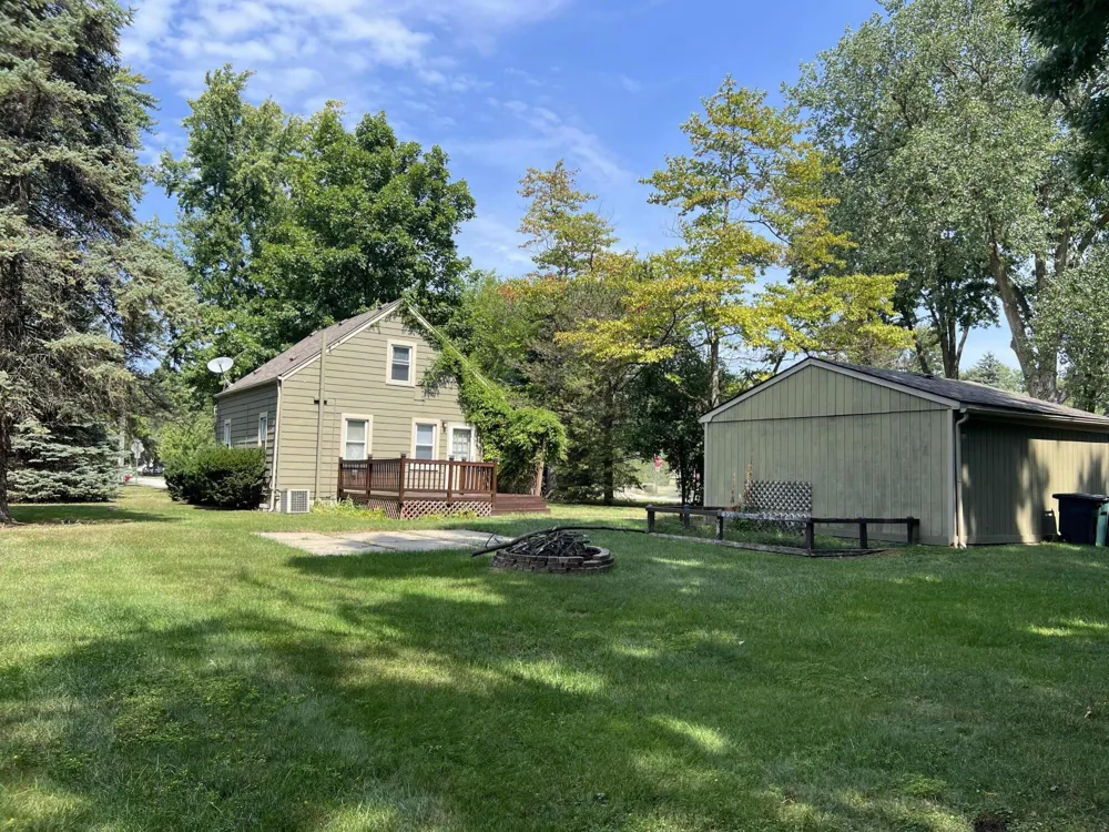 686 Troywood Drive Troy City, MI 48083