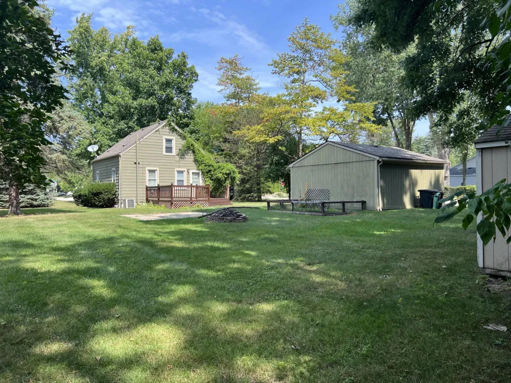 686 Troywood Drive Troy City, MI 48083