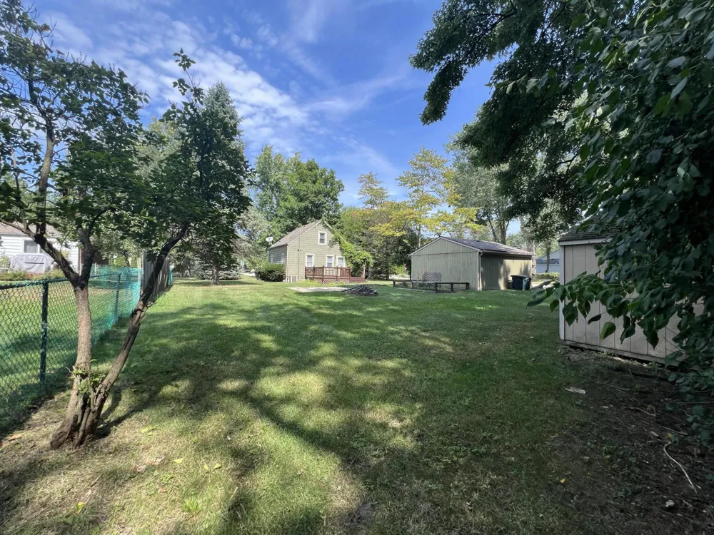 686 Troywood Drive Troy City, MI 48083