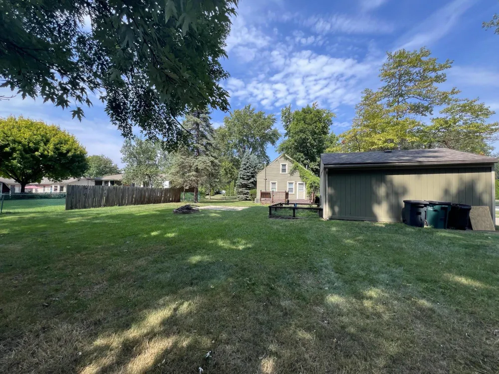 686 Troywood Drive Troy City, MI 48083