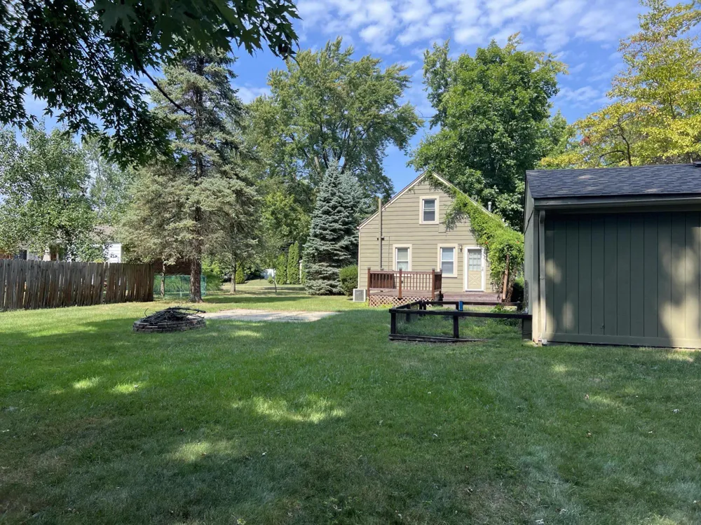 686 Troywood Drive Troy City, MI 48083