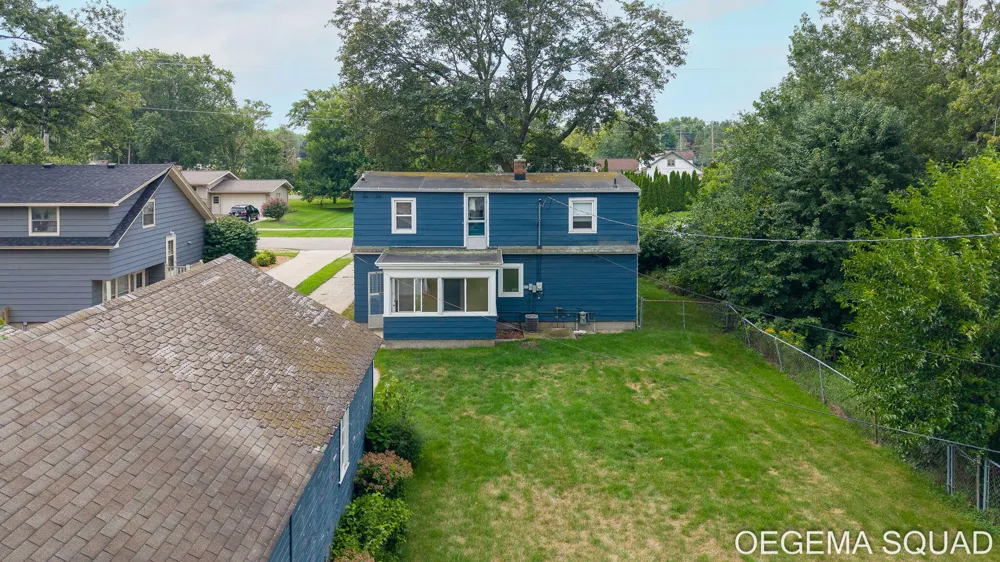 15 E 35th Street Holland City, MI 49423