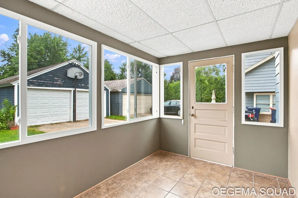 15 E 35th Street Holland City, MI 49423