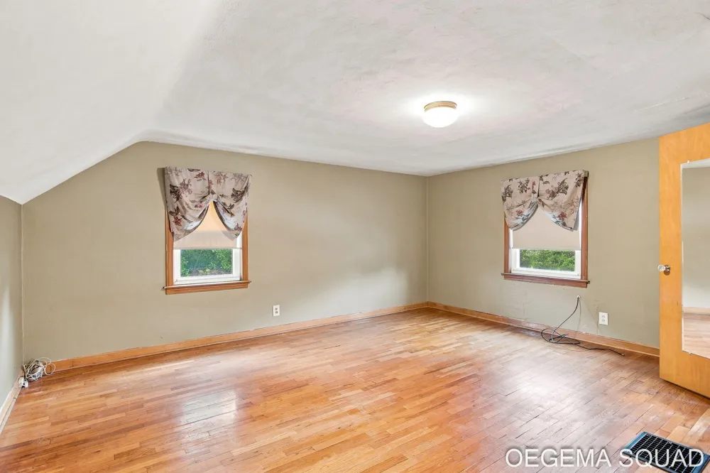 15 E 35th Street Holland City, MI 49423
