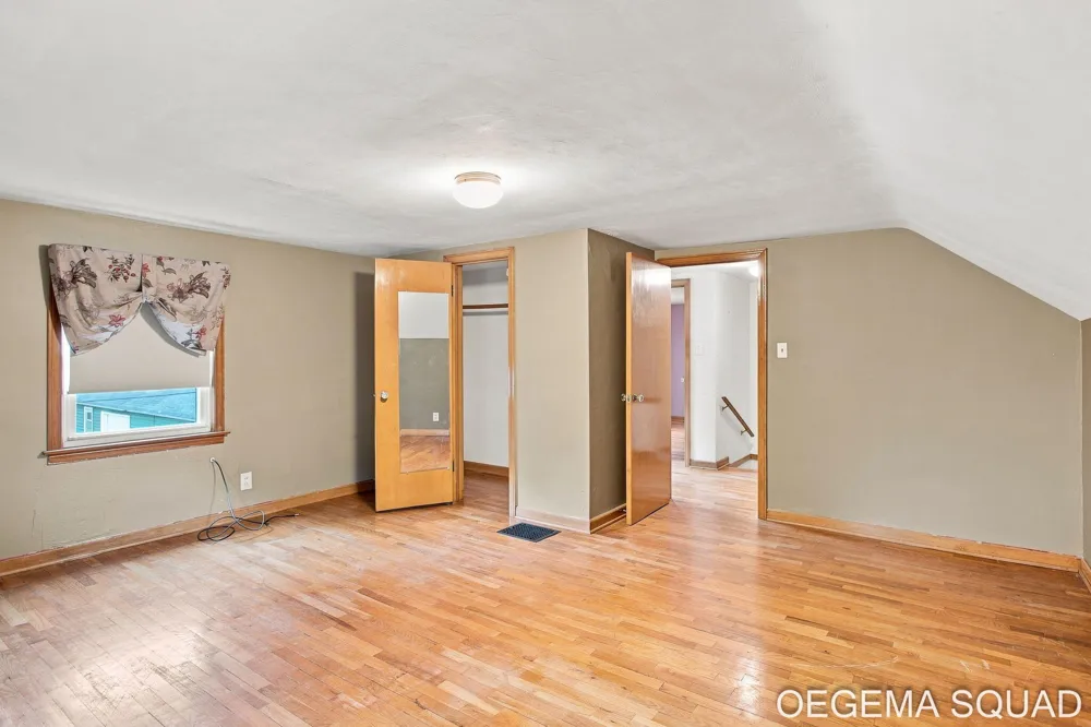 15 E 35th Street Holland City, MI 49423