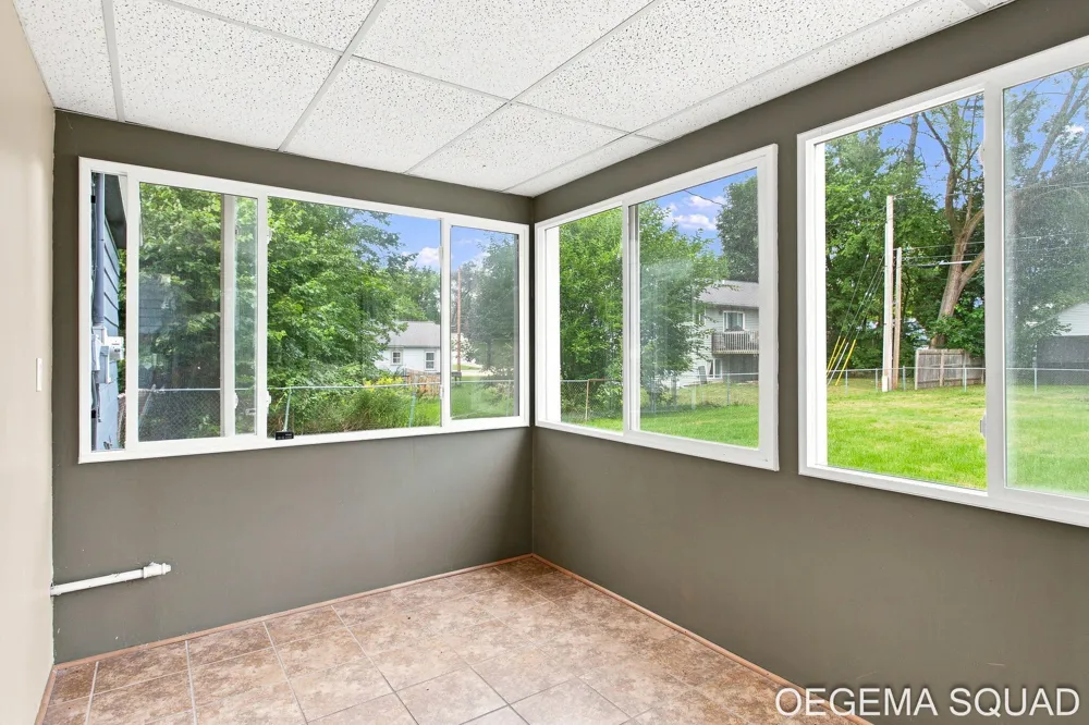 15 E 35th Street Holland City, MI 49423