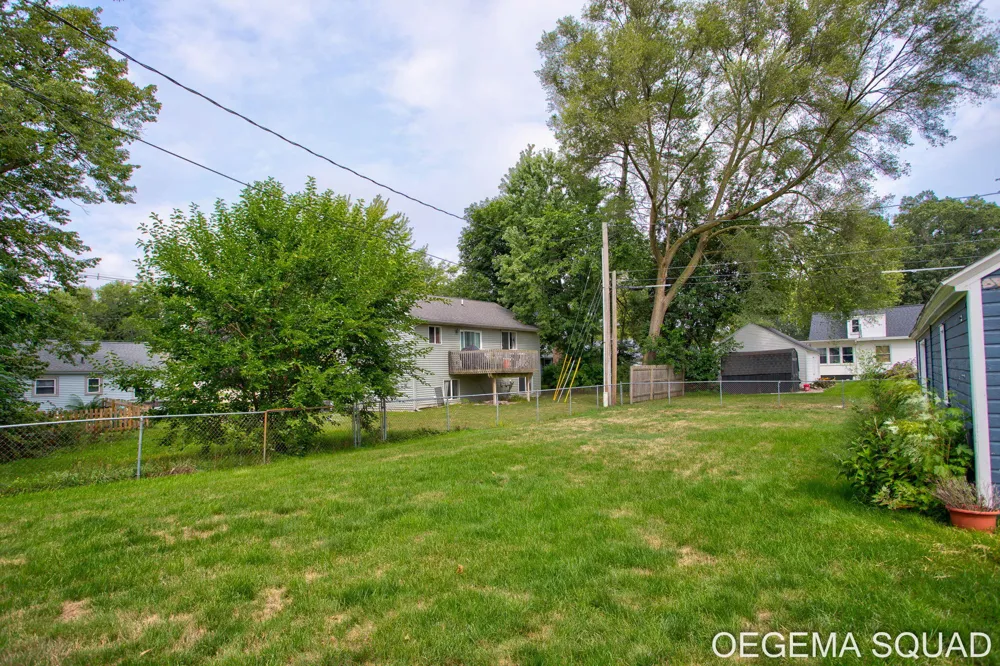 15 E 35th Street Holland City, MI 49423